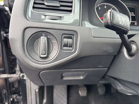 Used 2021 Volkswagen Golf 4-Door image 31