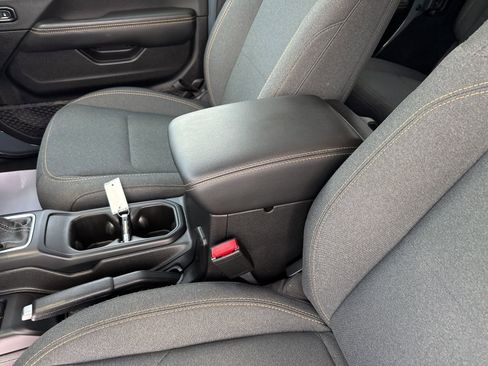 Used 2024 Jeep Wrangler Unlimited Sahara w/ Technology Group AWD/4WD image 24