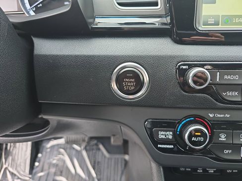 Used 2017 Kia Niro Touring image 20