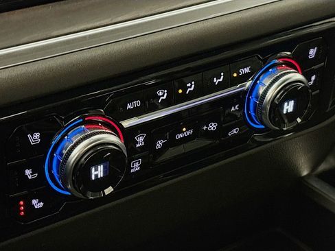 Certified 2022 GMC Sierra 1500 SLT w/ SLT Convenience Package image 20