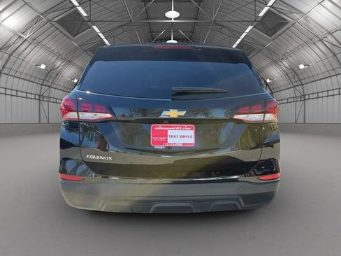 Used 2022 Chevrolet Equinox LS w/ LS Convenience Package FWD image 4