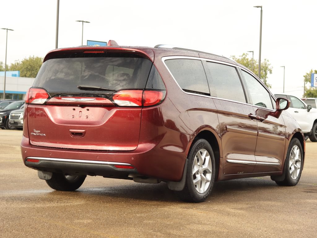 Used 2017 Chrysler Pacifica Touring-L Plus w/ Tire & Wheel Group FWD image 7