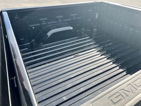 Used 2026 GMC Sierra 1500 SLT image 16