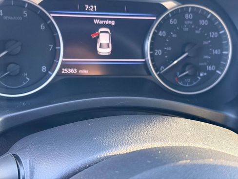 Used 2023 Nissan Sentra SR w/ Midnight Edition Package FWD image 9