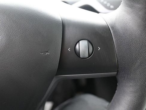 Used 2022 Tesla Model Y Long Range AWD/4WD image 23