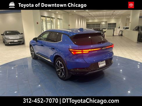 Used 2024 Chevrolet Equinox EV LT image 2