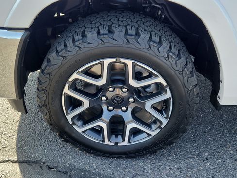 Used 2025 RAM 1500 Laramie AWD/4WD image 7