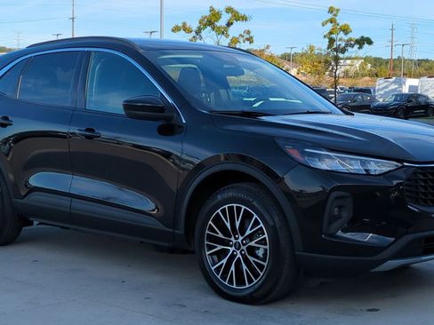 Used 2023 Ford Escape SE image 9