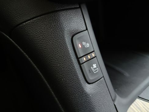 Used 2019 GMC Acadia Denali w/ Technology Package AWD/4WD image 16