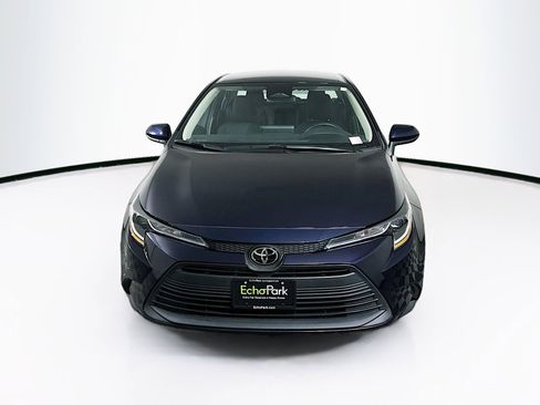 Used 2024 Toyota Corolla LE image 2