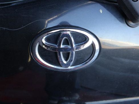 Used 2007 Toyota Yaris 2-Door Hatchback image 9