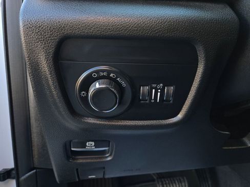 Used 2023 Jeep Grand Cherokee Altitude image 12