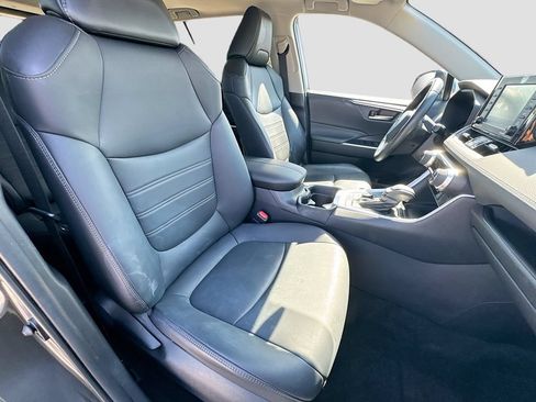 Used 2021 Toyota RAV4 XLE Premium AWD/4WD image 37