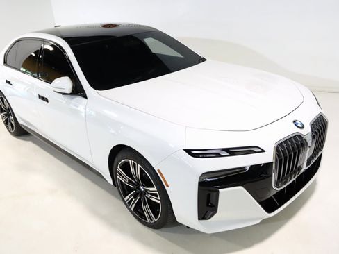 Used 2023 BMW 760i xDrive image 6