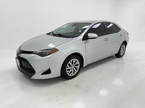 Used 2018 Toyota Corolla LE FWD image 5