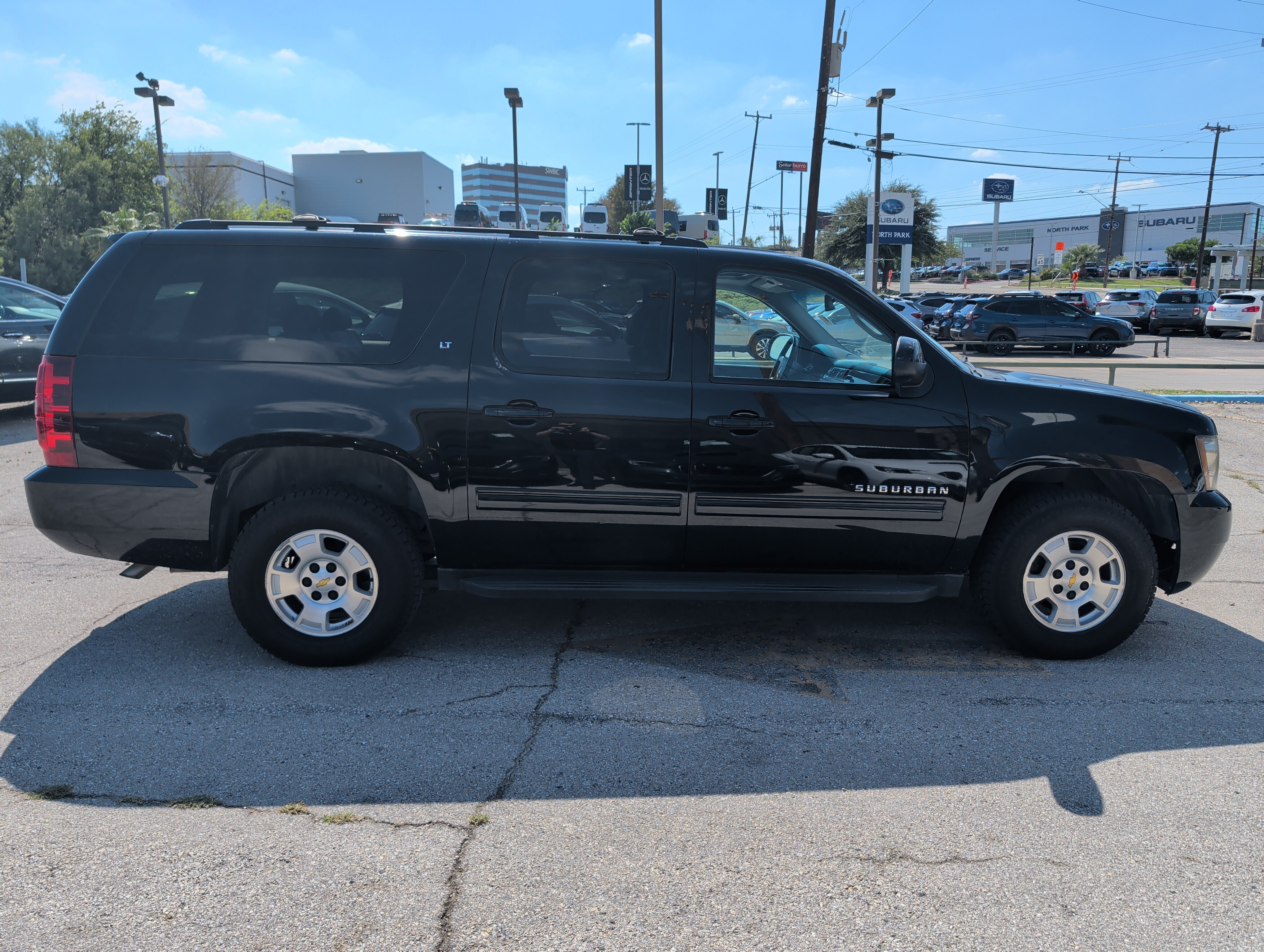 Used 2010 Chevrolet Suburban LT AWD/4WD image 20