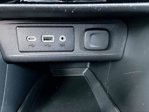 Used 2021 Buick Encore GX Essence w/ Experience Buick Package AWD/4WD image 32