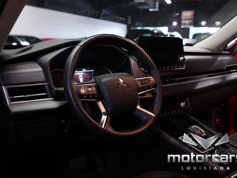 Used 2023 Mitsubishi Outlander SE image 21