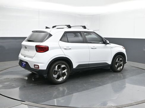 Used 2021 Hyundai Venue SEL w/ Cargo Package image 5