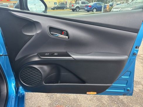 Used 2022 Toyota Prius LE image 25