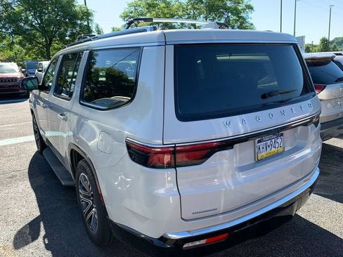Used 2022 Jeep Wagoneer Series III w/ Rear Seat Video Group 1 AWD/4WD image 4
