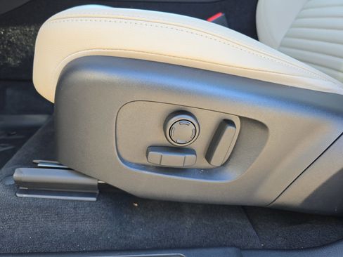 New 2025 Land Rover Discovery Sport S image 29