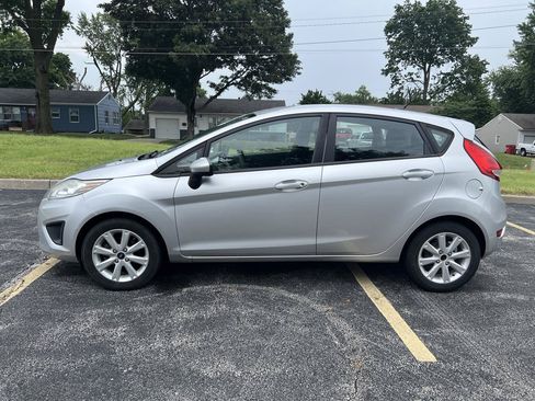 Used 2011 Ford Fiesta SE w/ 203A Rapid Spec Order Code FWD image 2