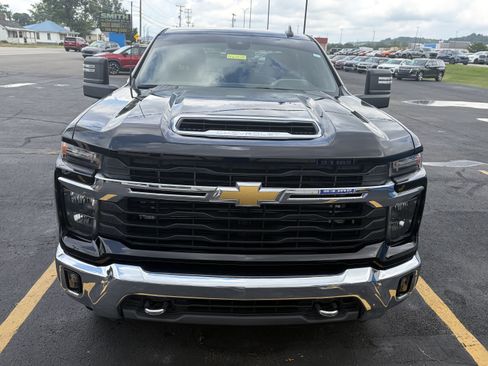 Used 2024 Chevrolet Silverado 2500 LT AWD/4WD image 7