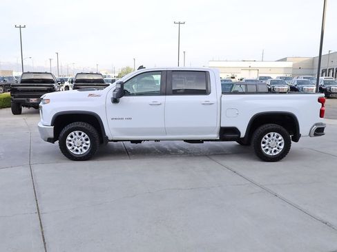 Used 2021 Chevrolet Silverado 2500 LT AWD/4WD image 3