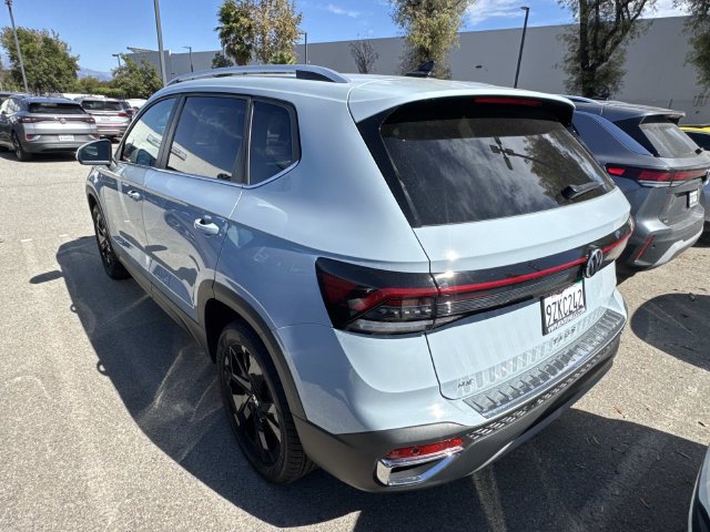 Certified 2026 Volkswagen Taos SE w/ Panoramic Sunroof Package FWD image 4