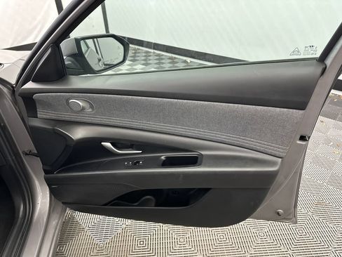 Used 2024 Hyundai Elantra Limited FWD image 15