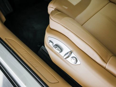 Certified 2025 Porsche Macan image 14