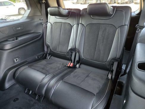 Used 2023 Jeep Grand Cherokee L Laredo image 12