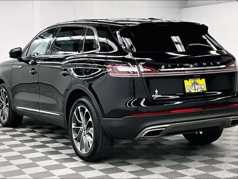 Used 2022 Lincoln Nautilus Reserve AWD/4WD image 3