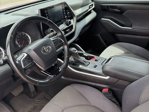 Certified 2021 Toyota Highlander LE image 15