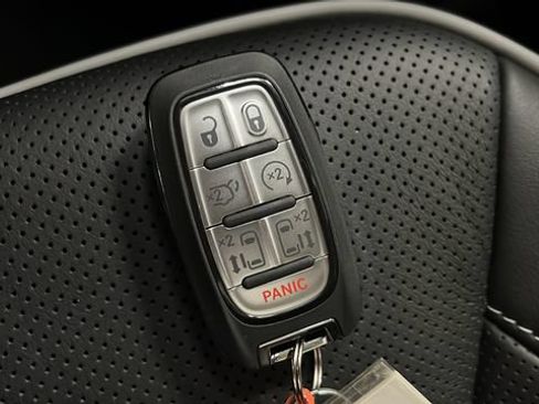 New 2027 Chrysler Pacifica Limited w/ Family Tech Group AWD/4WD image 42