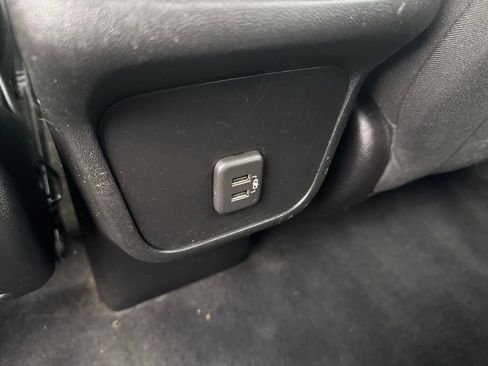 Used 2019 Chevrolet Equinox LS FWD image 23