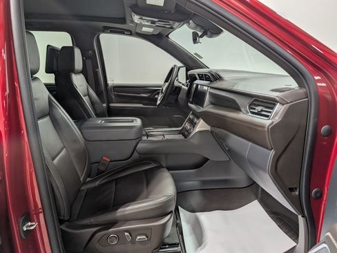 Used 2023 GMC Yukon XL Denali w/ Denali Reserve Package image 22