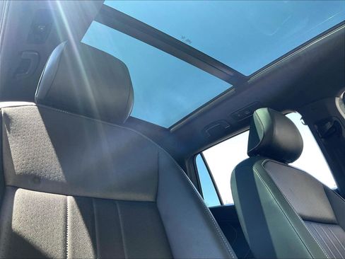 Certified 2023 Volkswagen Tiguan SE R-Line FWD image 29