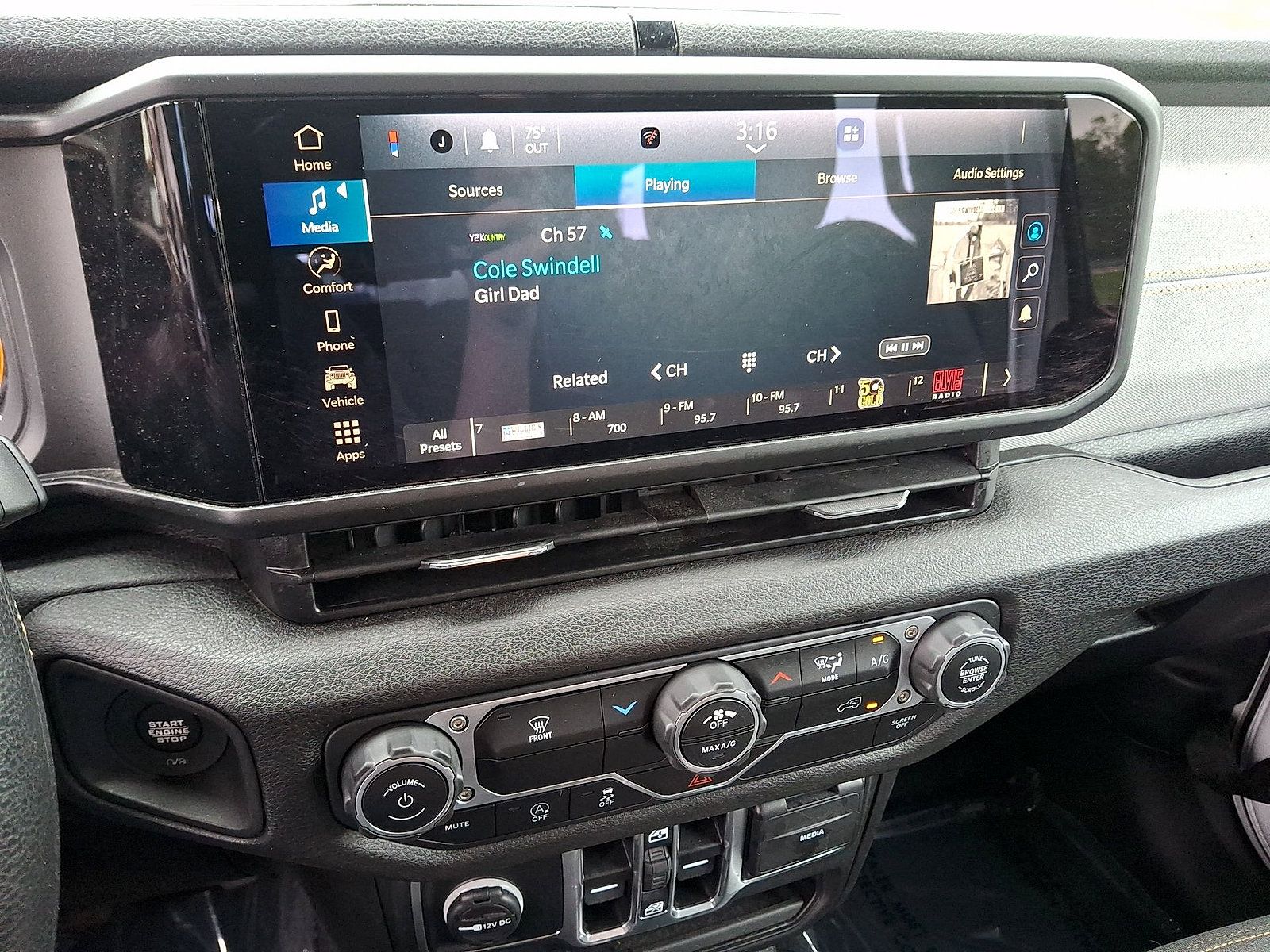 Used 2025 Jeep Wrangler Unlimited Sport AWD/4WD image 14