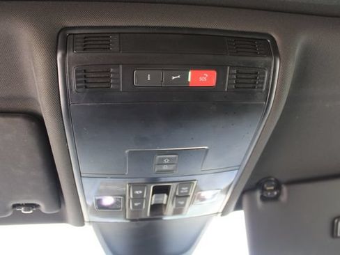 Used 2023 Volkswagen Tiguan SE R-Line FWD image 27