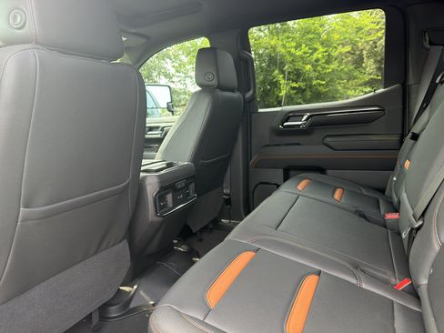 Used 2023 GMC Sierra 1500 AT4 w/ Technology Package AWD/4WD image 25