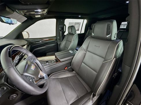 Used 2024 Cadillac Escalade ESV Premium Luxury image 2