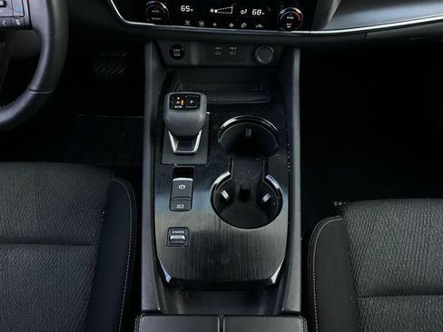 Used 2025 Nissan Rogue SV image 15