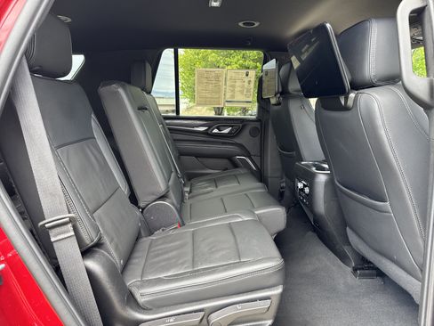 Used 2024 GMC Yukon Denali w/ Advanced Technology Package AWD/4WD image 24