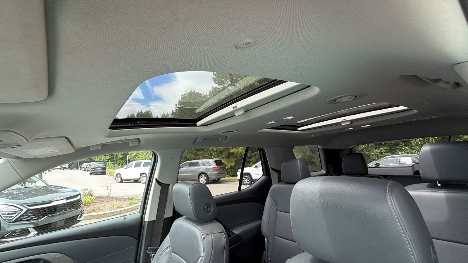 Used 2019 Chevrolet Traverse LT w/ LT Premium Package FWD image 19