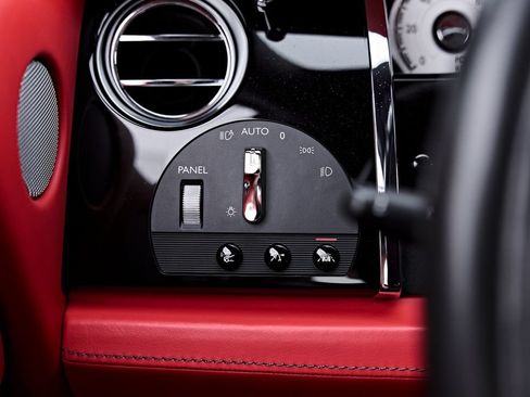 Used 2018 Rolls-Royce Wraith RWD image 64