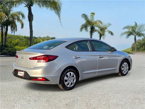 Used 2019 Hyundai Elantra SE FWD image 4