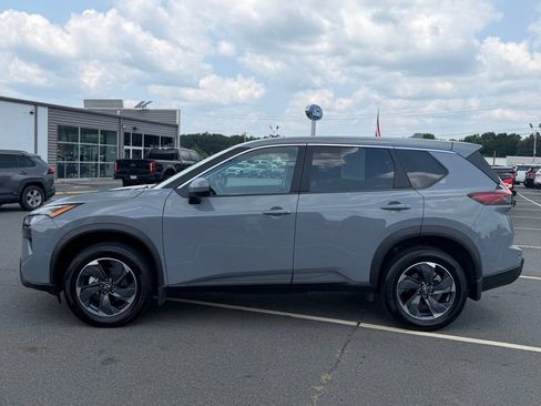 Used 2026 Nissan Rogue SV FWD image 8