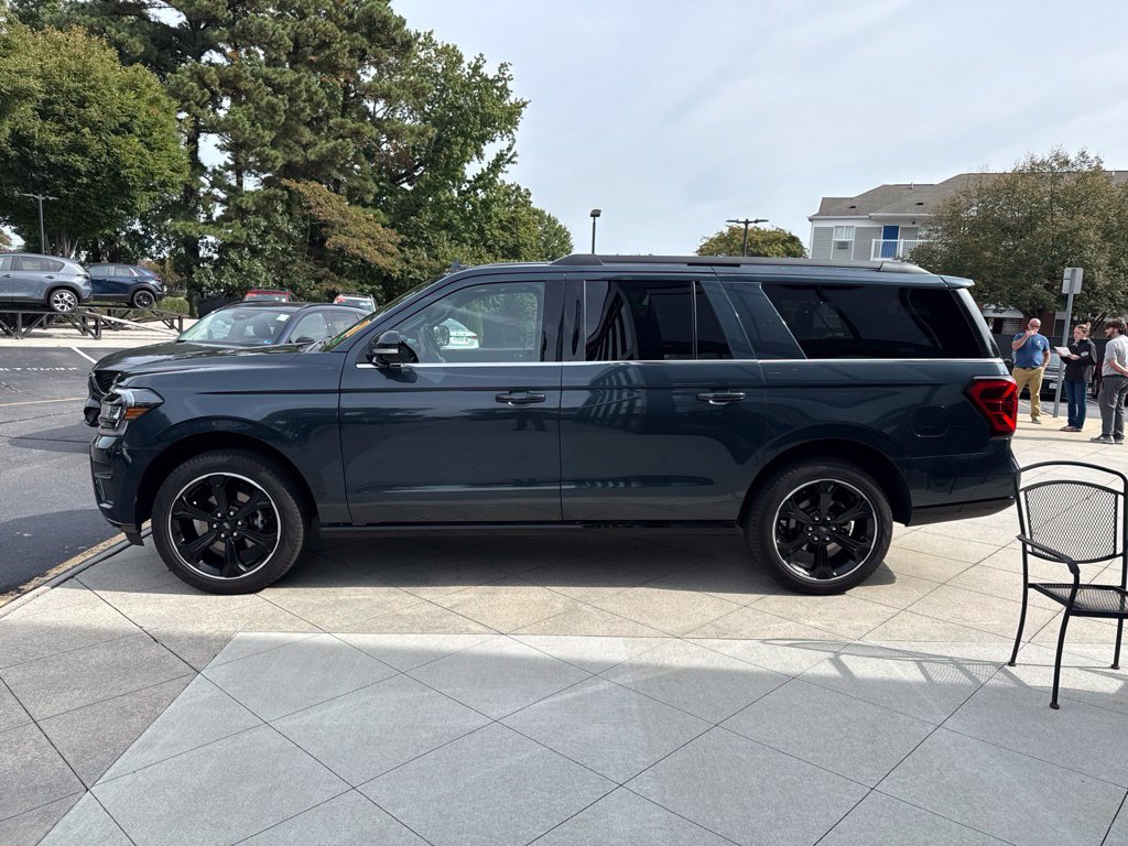 Used 2024 Ford Expedition Max Limited AWD/4WD image 4